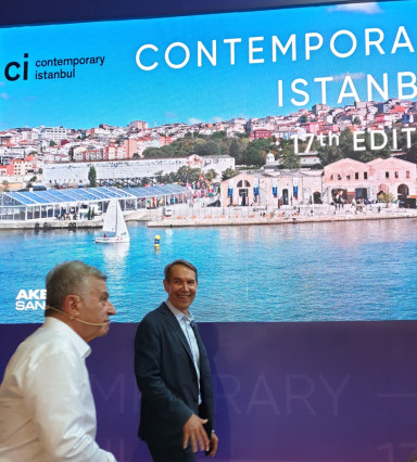 Head of Contemporary Istanbul Ali Güreli and Jeff Koons; photo Stephan Kobel