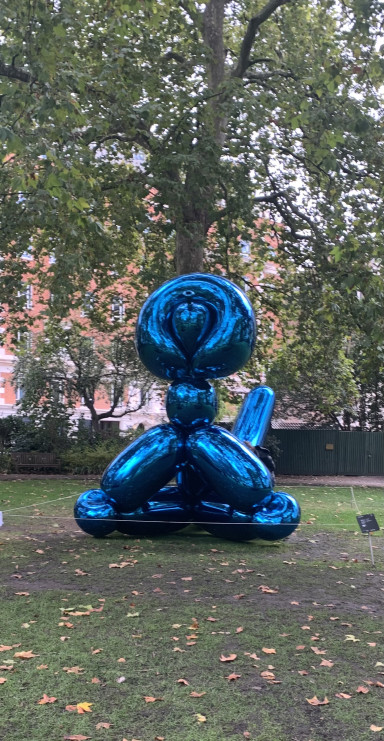 For Sale in London: Jeff Koons, Balloon monkey. 
Photo Stephan Zilkens