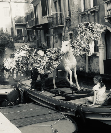 In Memoriam Jenny Falckenberg, Performance Venice Biennale 2015; Photo: Stephan Zilkens