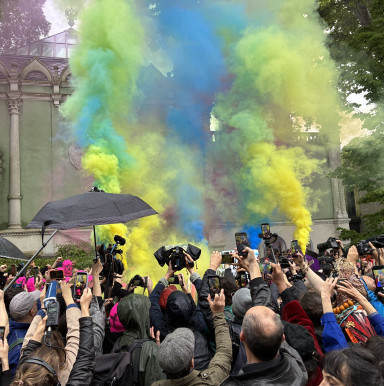 Pussy Riot and Friends: Laute Poesie gegen Öffnung des russischen Pavillons - Venedig Bienale 2026 - Photo: Stephan Zilkens