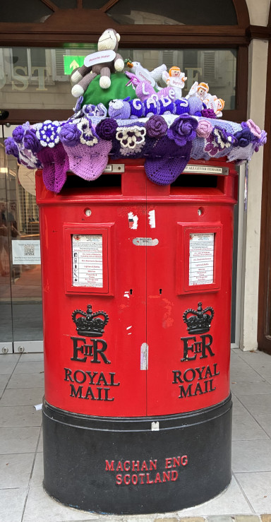 Charity Hauben - Die Royal Mail wird es verkraften - gesehen in Gibraltar - Photo Stephan Zilkens